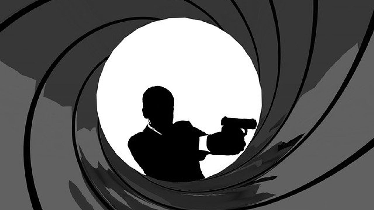 007 – The Man With the Golden Gut?