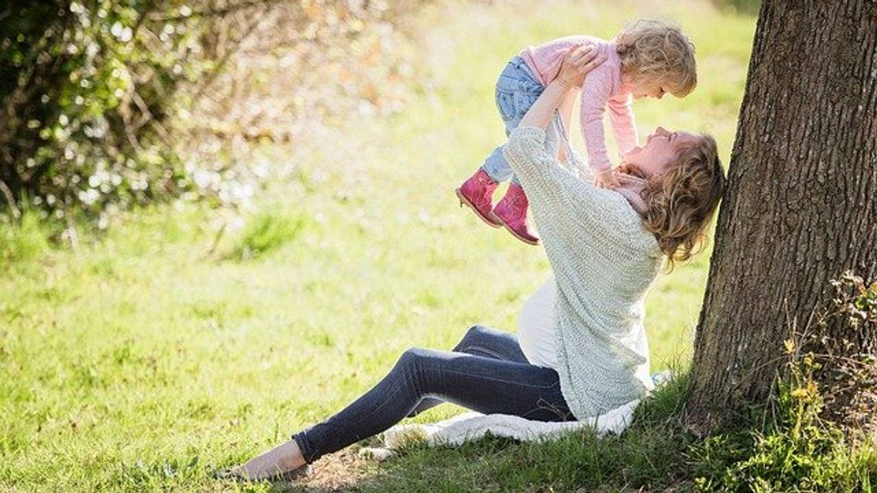 Childhood Allergies May Be Impacted by Mother's Weight Before Pregnancy