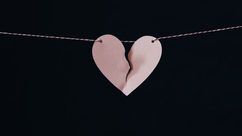 Men Feel Worse Pain From Emotional Breakups, Suggests Online Study
