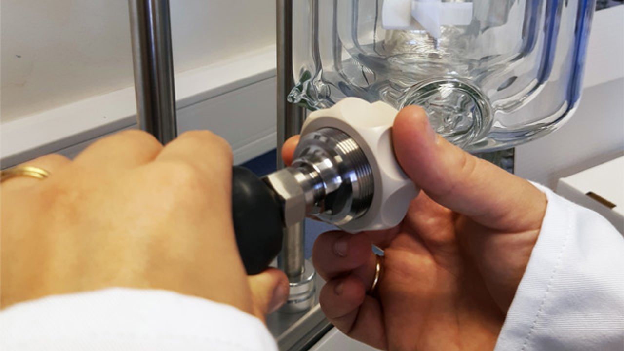 Glass Reactor Accessories Minimize Downtime for Vessel Changeover