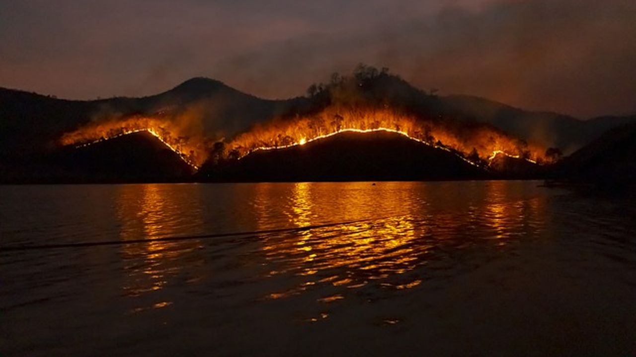 How Is Arctic Sea Ice Linked to Worsening Wildfires?