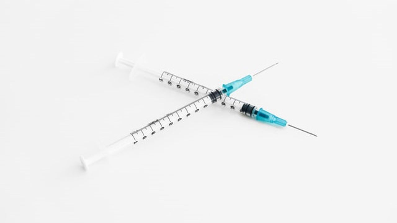 Preventing Proteins From Attacking Nanomedicines