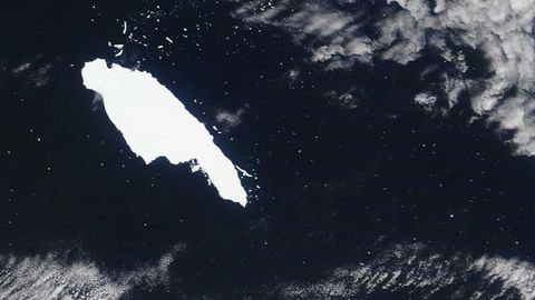 152 Billion Tonnes of Fresh Water Released Into Ocean by Mega Iceberg