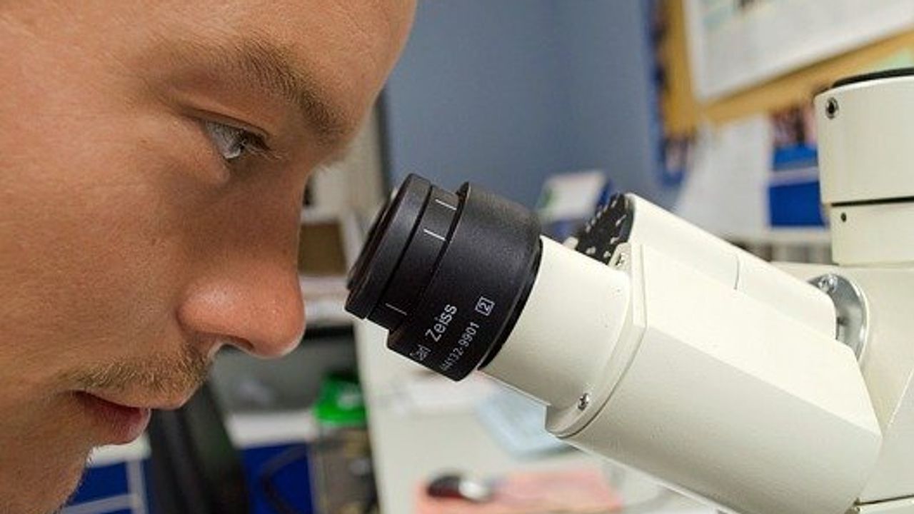 A Microscopy World First Enables Study of Chiral Molecules in Live Cells