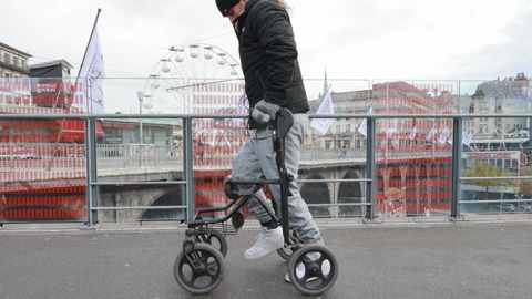 Three Patients With Complete Spinal Cord Injury Walk Again, Thanks to Implants
