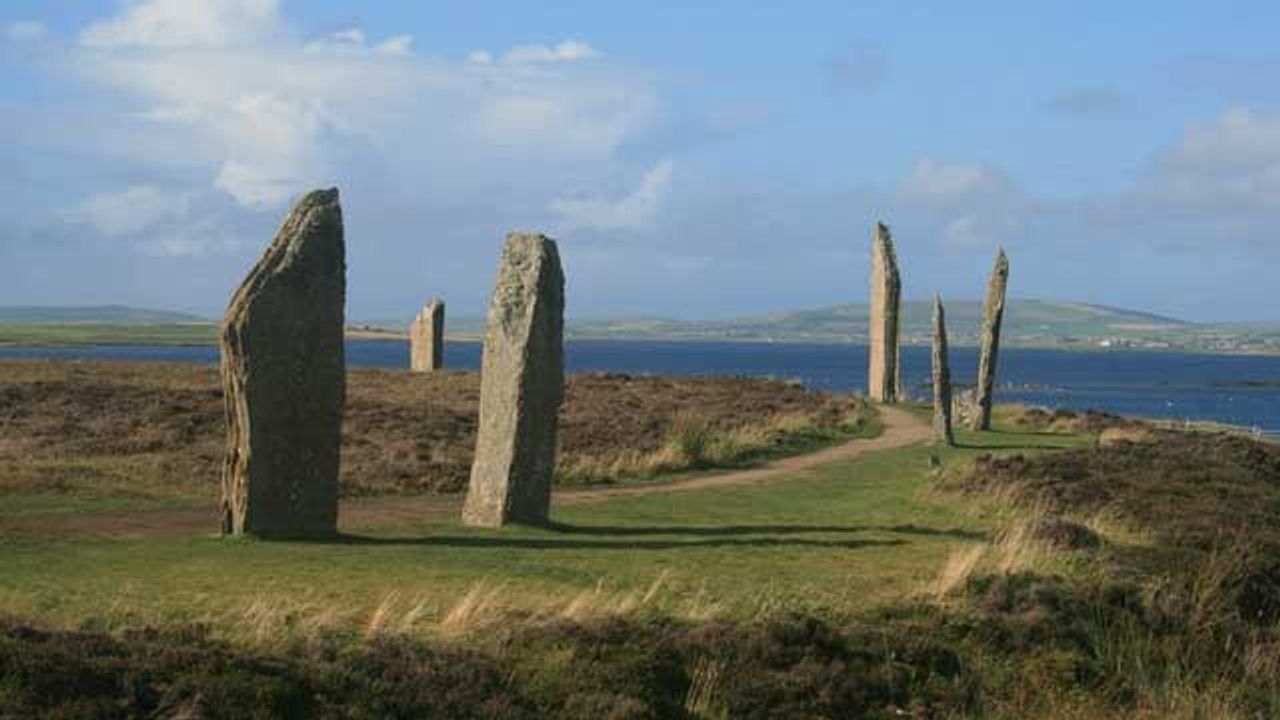 In the Bronze Age, Large-Scale Female Immigration Altered Genetic Landscape of Orkney