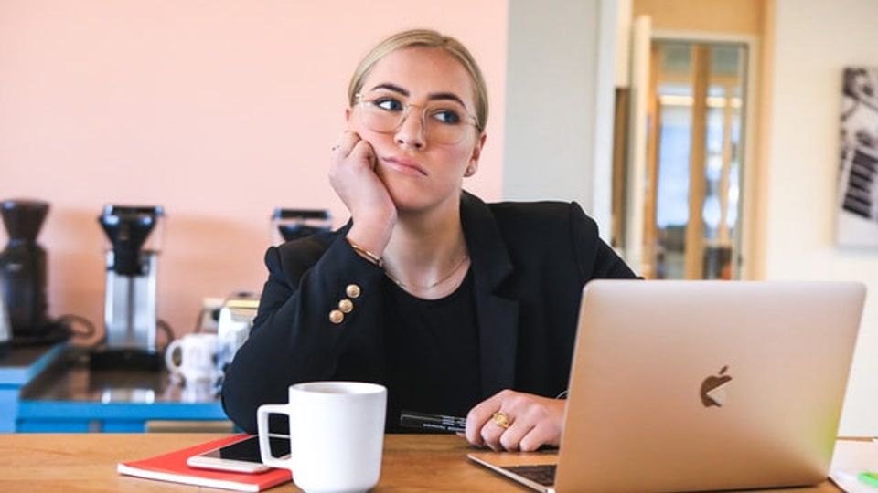 Why Do Our Eyes Move When We Think? content piece image