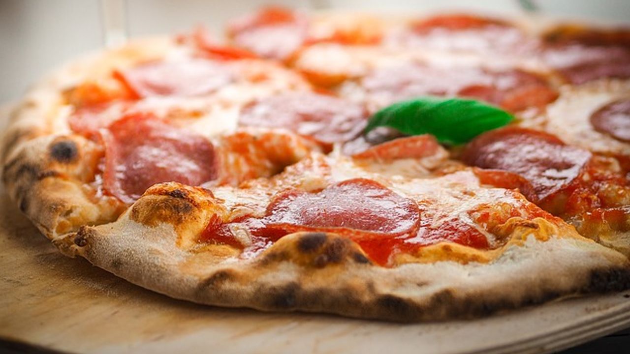 Blowing Bubbles for Perfect, Yeast-Free Pizza