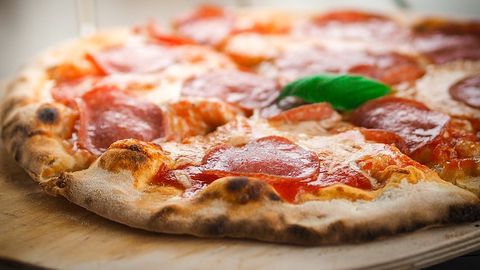 Blowing Bubbles for Perfect, Yeast-Free Pizza