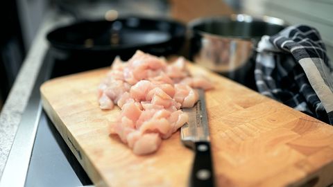 25% of Participants Contaminated Salad With Raw Chicken in Food Safety Study
