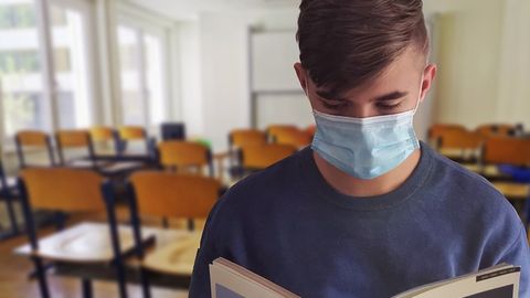 Most Facemasks Don't Expose Wearers to Harmful PFASs