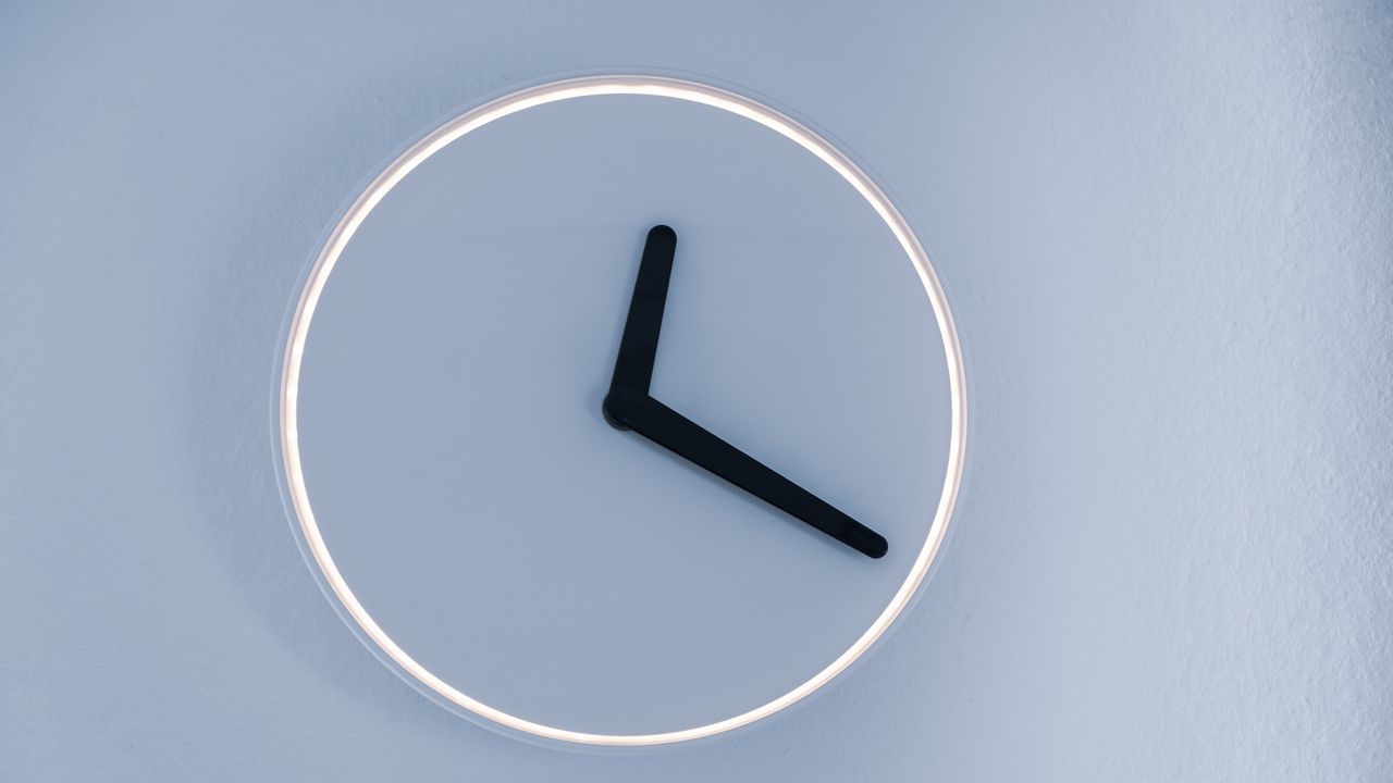Carefully Timed Calorie Restriction Greatly Extends Mouse Lifespan