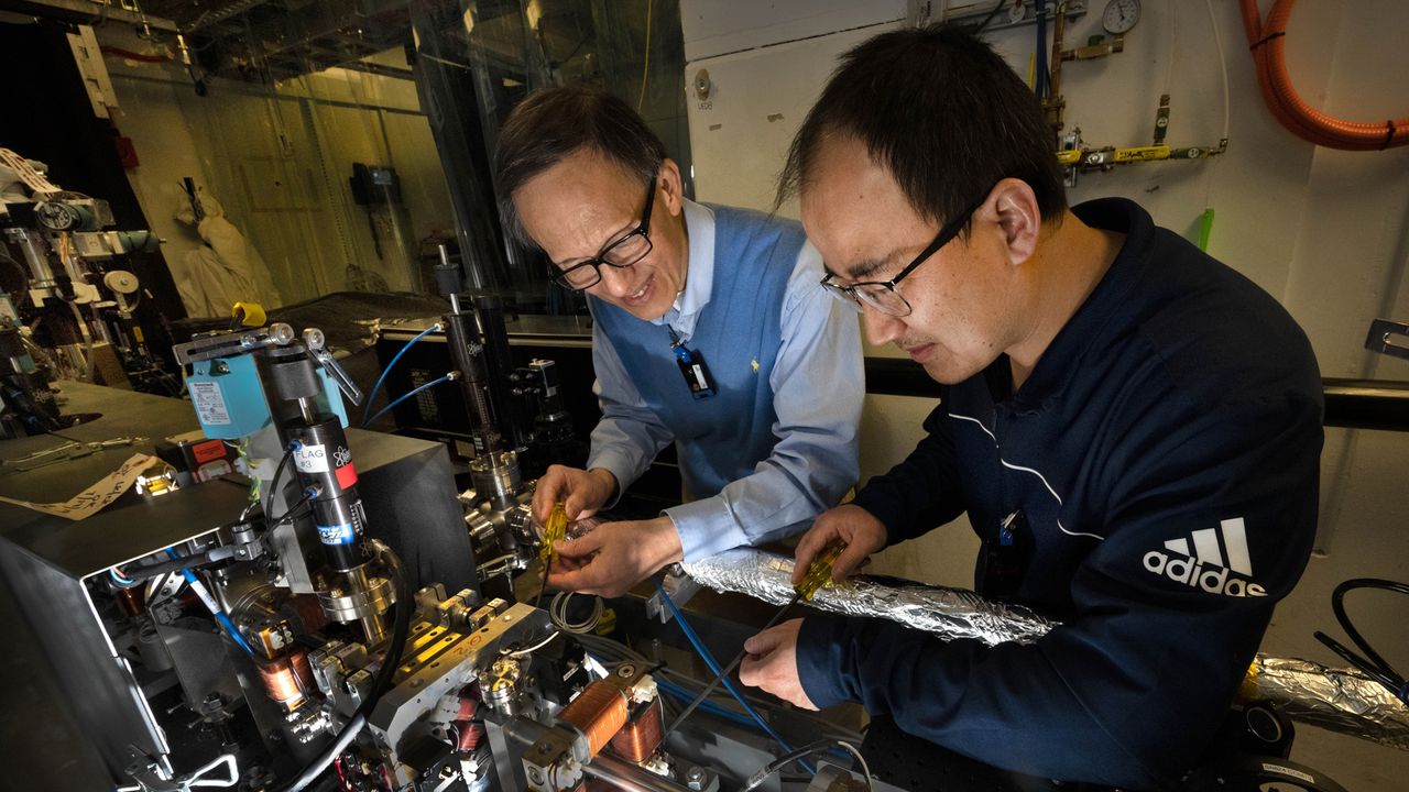 Ultrafast Camera Reveals Secrets of Neuromorphic Material