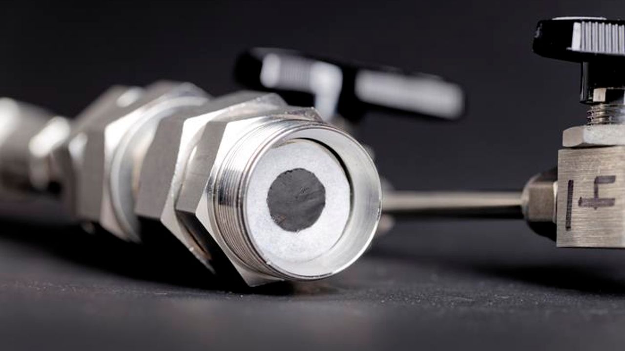 Low-Cost Battery-Like Device Captures Carbon Dioxide While It Charges