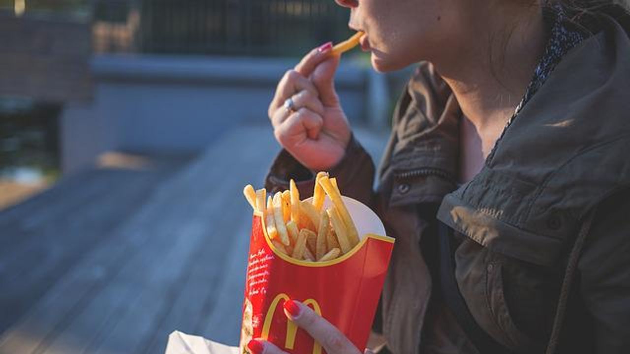Regardless of Size, We All Fib About Our Food Consumption