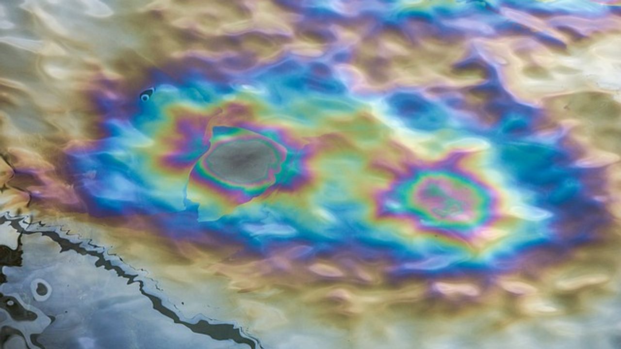 Humans Responsible for More Than 90% of the World's Oil Slicks