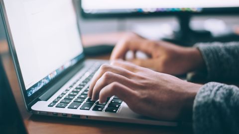 Dads' Online Forum Posts Can Be Warning Sign for Perinatal Depression