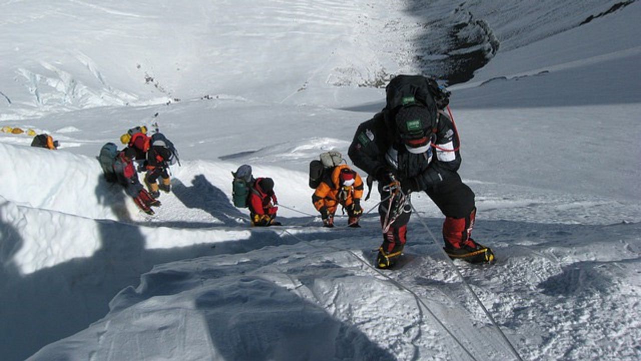 What Happens to Your Body at the Top of Mount Everest?