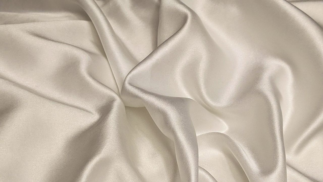 Silk – A Biodegradable Alternative to Microplastics?