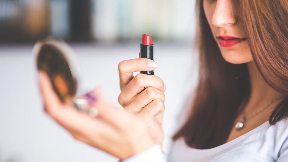 Catching Criminals With Lipstick Stains content piece image