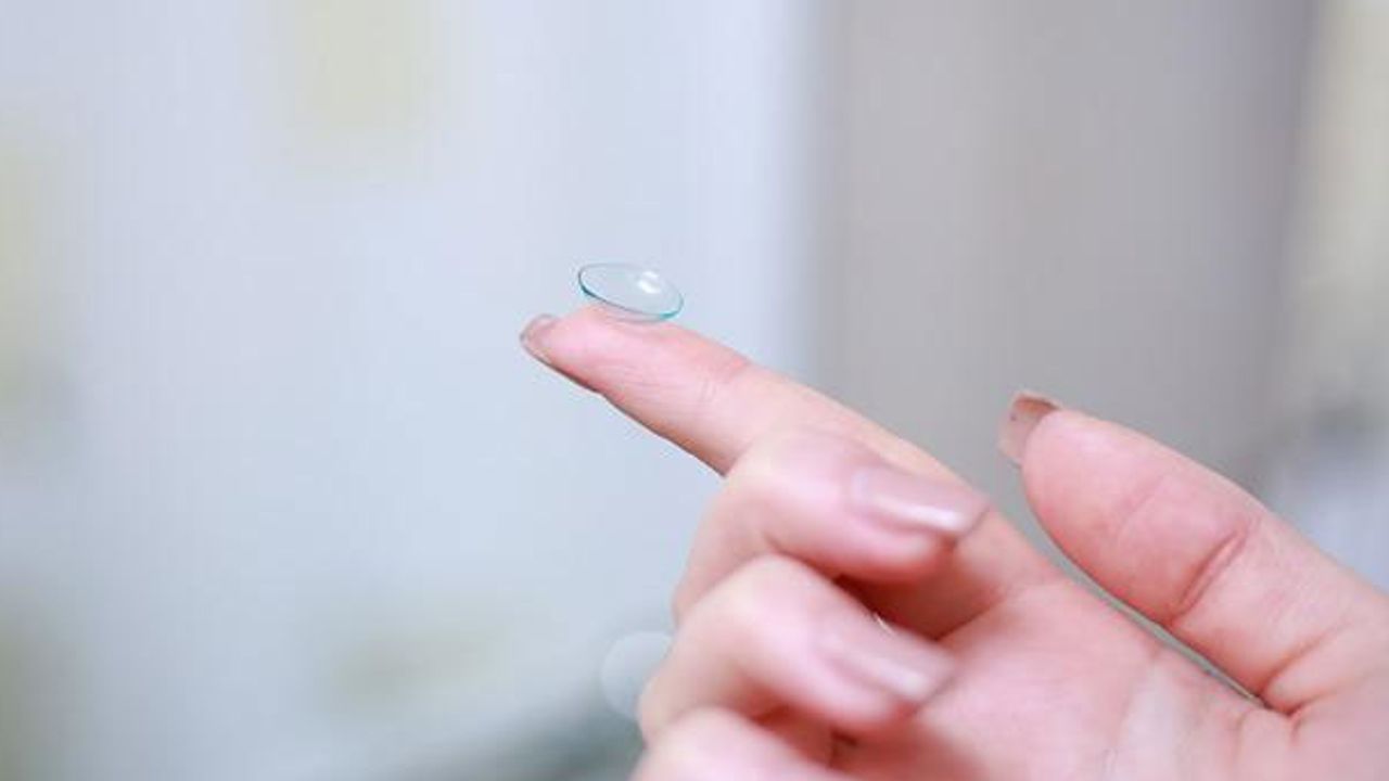 "Smart" Contact Lenses for Cancer Diagnosis and Screening