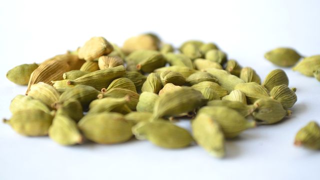 Cardamom Shown To Aid in Weight Loss and Improve Athletic Performance - Vimarsana News