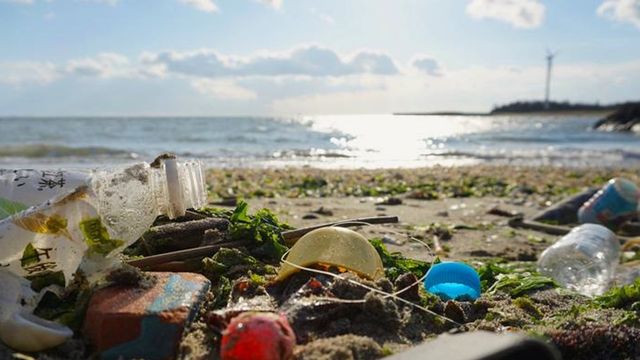 Inexpensive Microplastic Monitoring Through Porous Materials and Machine Learning Inexpensive Microplastic Monitoring Through Porous Materials and Machine Learning