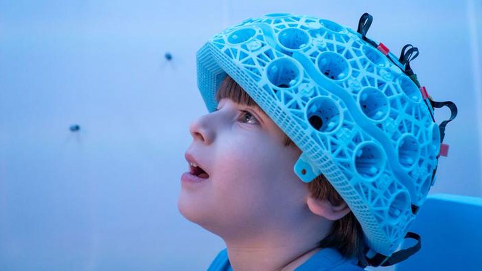 Wearable Scanner Maps Electrical - Wearable Scanner Maps Electrical Activity In The Developing Brain 387369 960x540