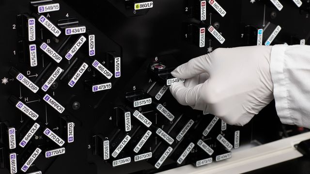 Attune Xenith flow cytometry optical deck enabling precise, high-speed cell analysis with advanced detection technology. 