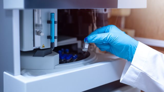 Waters infographic titled 'LC Method Adjustment Made Simple,' showing step-by-step guide for optimizing liquid chromatography 