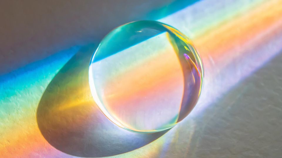 Color spectrum through glass prism representing innovation in monochromator multimode detection