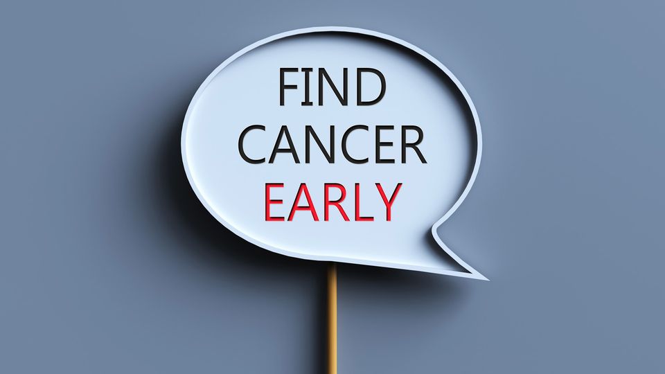 Speech bubble sign with the words "FIND CANCER EARLY" on a gray background; "EARLY" is highlighted in red.