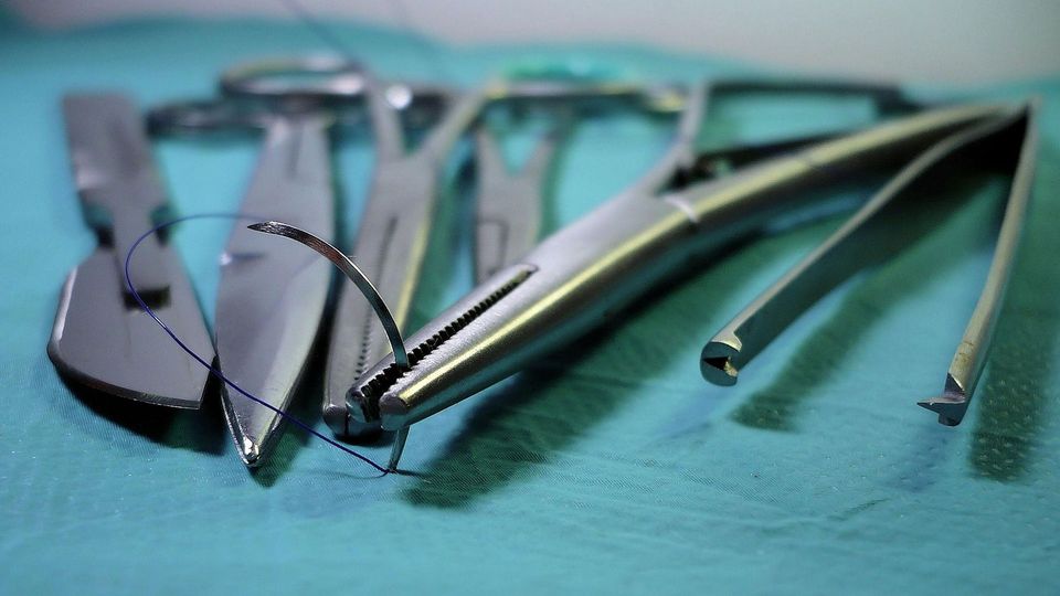 Close up image of surgical tools on sterilized drapes.