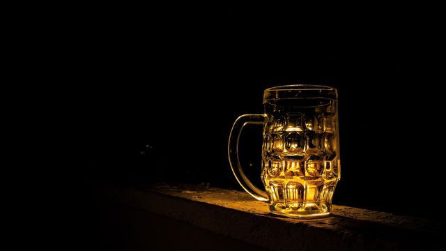 前頭前野のドーパミンの増加により、アルコールの使用が減少します