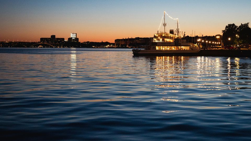 The bay of Stockholm captured at dusk.