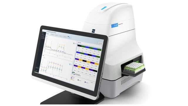 The Agilent Seahorse XF Flex Analyzer on a white background 