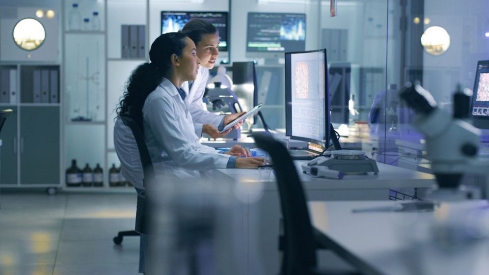 Researchers reviewing molecular data illustrating gene expression analysis in drug development, highlighting advances in early-phase topical evaluation.