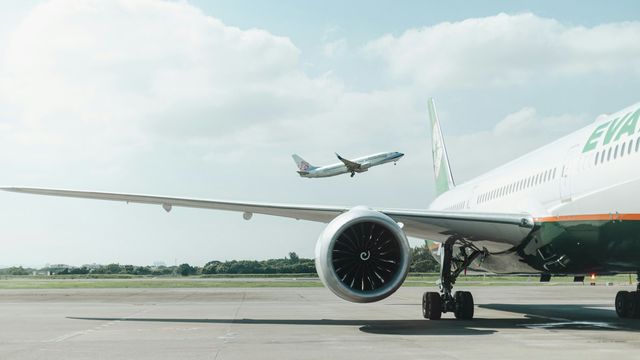 Commercial aircraft on a runway with visible wing and engine, representing self-healing composite materials in aviation. 