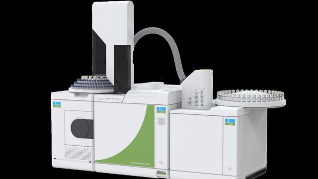 PerkinElmer Clarus Nova GC gas chromatography system with automated sample trays for GCMS analysis. 