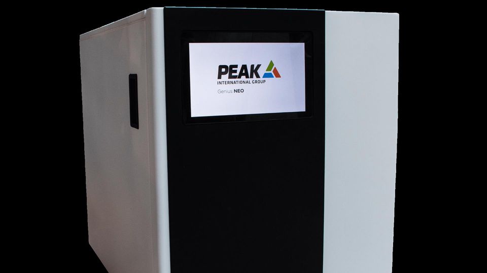PEAK Scientific Genius NEO nitrogen generator with touchscreen display.