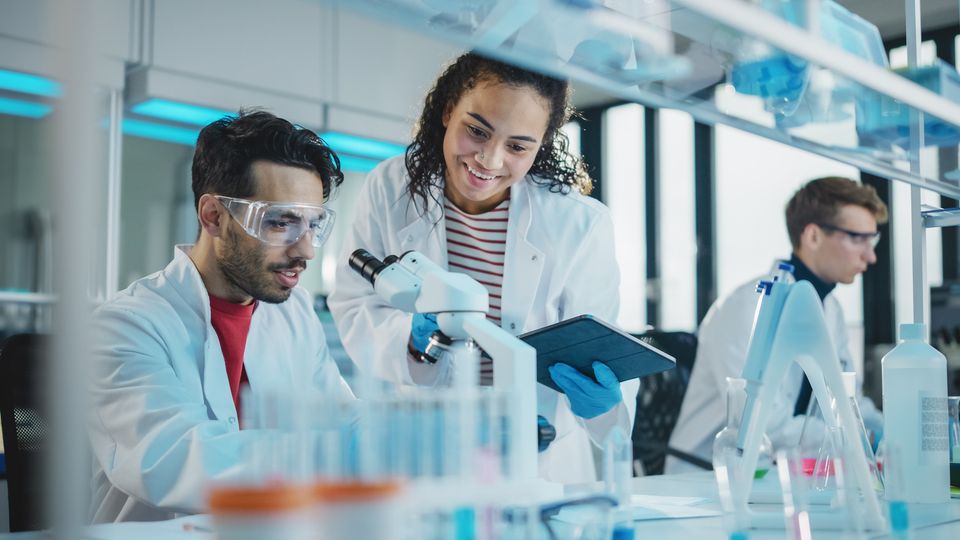 A group of researchers working together in a lab.