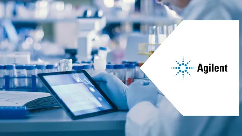 Laboratory professional using a tablet for LIMS & ELNS data management.
