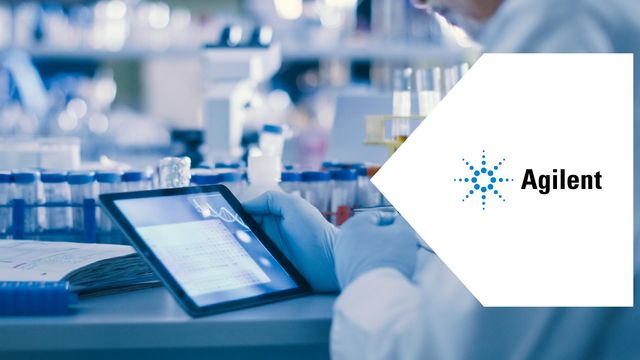 Laboratory professional using a tablet for LIMS & ELNS data management. 
