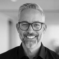 A greyscale headshot of Erik Aarntzen