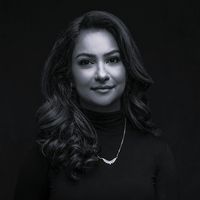 A greyscale headshot of Vandana Arcot